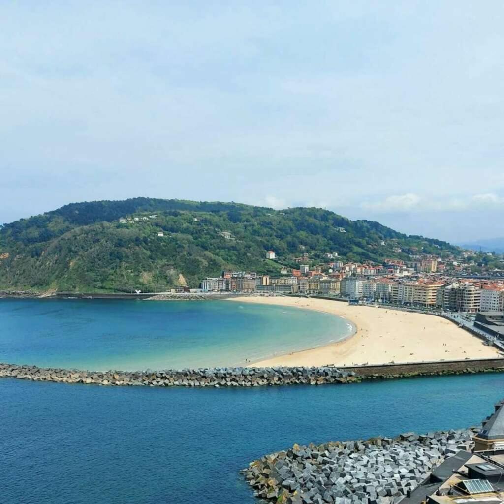 Casa Playa Zurriola-Aviso-Obras En La Fachada Del Patio Hasta Mayo O Junio-No Ha Habido Quejas Por El Ruido-Precio Bajo- House Playa Zurriola-Warning-Works On The Facade Of The Patio Until May Or June-There Have Been No Noise Complaints- Low Price San Sebastián Eksteriør bilde